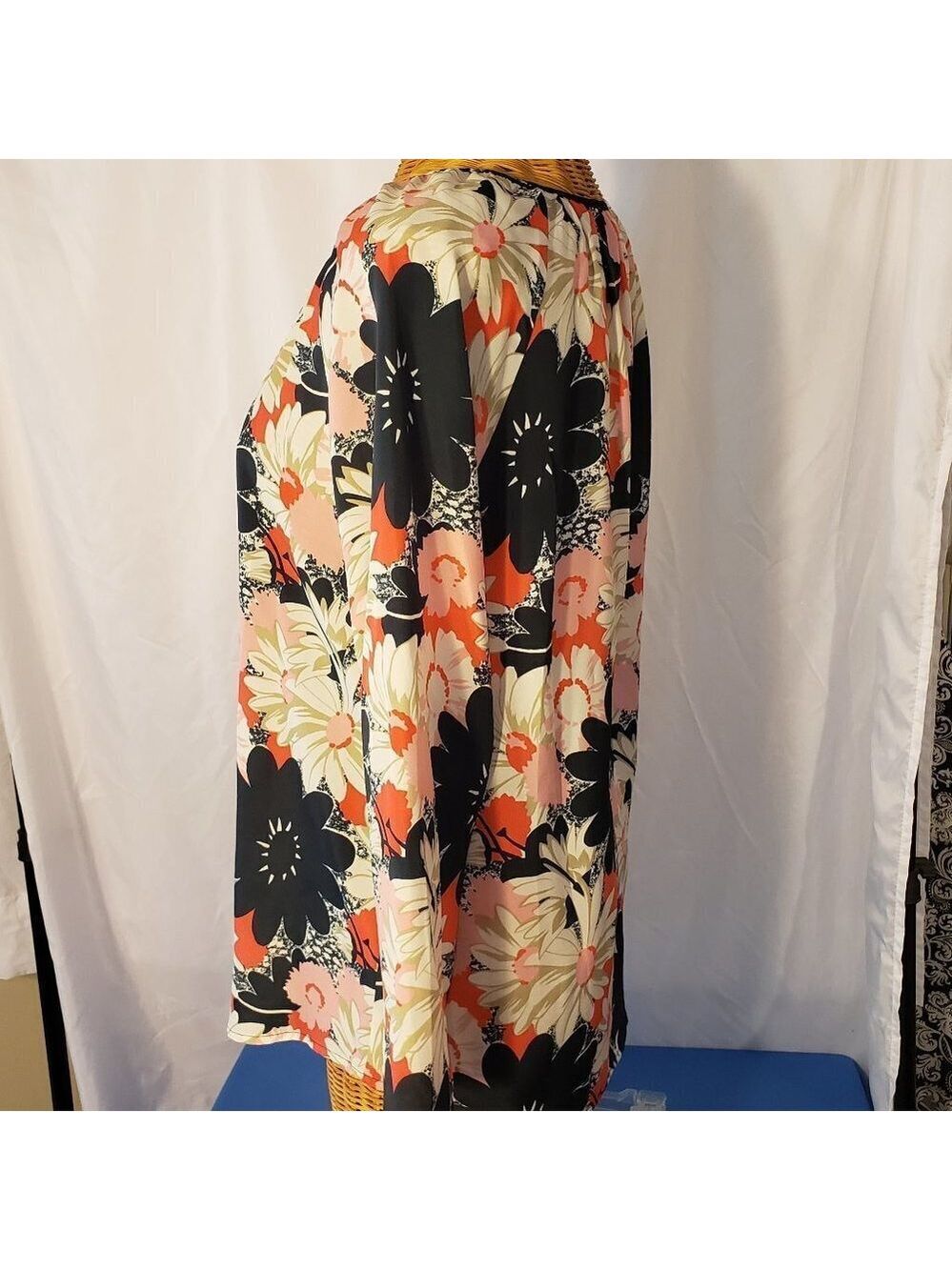 Ladies ANNE KLEIN Floral Blouse w/Drawstring Neckline - 6 - Picture 2 of 4